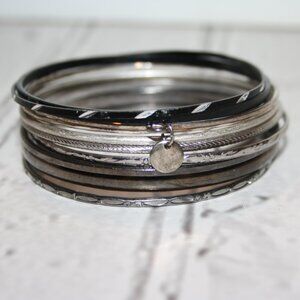 Beautiful set of 10 gold bangle bracelets 7" Beautiful silver tone.